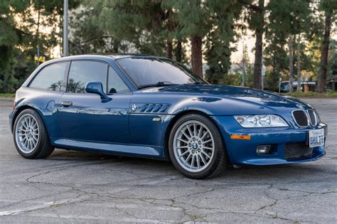 BMW Z3 Coupe profilio vaizdas su išryškintomis linijomis