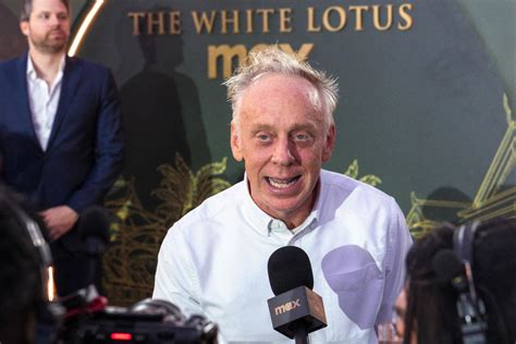 Režisierius Mike'as P. Nelsonas kalba apie