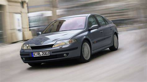 Infographic: Renault Laguna II variklių palyginimas - galia, sukimo momentas, kuro tipas