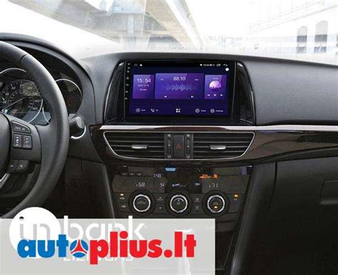 Opel Insignia interjero nuotrauka su modernia multimedijos sistema