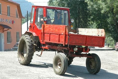 T-16 traktorius