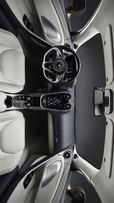 Салон Ford Galaxy с кожаными сиденьями, демонстрирующий внутреннее пространство и качество материалов