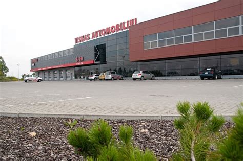 Eoltas parduotuvės interjeras su automobilių dalimis