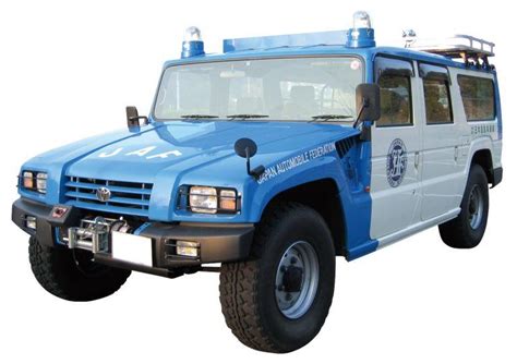 Toyota nuotr./Mega Cruiser civiliniu automobiliu tapo tik todėl, kad Toyota norėjo šiuos visureigius pasiūlyti policijai ir gelbėjimo tarnyboms