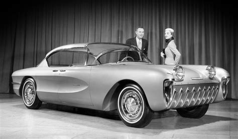 Futuristinis 1955 metų „Chevrolet Biscayne“ konceptas
