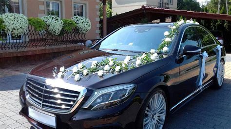 Teminis foto: prabangus vestuvinis automobilis, papuoštas gėlėmis