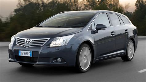 Nuotrauka, iliustruojanti Toyota Avensis saloną, su akcentu į galimas apdailos medžiagų nusidėvėjimo vietas.