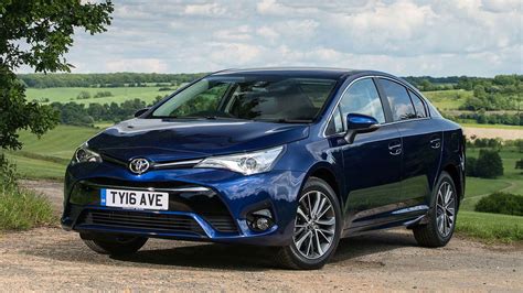 Toyota Avensis antros kartos modelis, nuotrauka