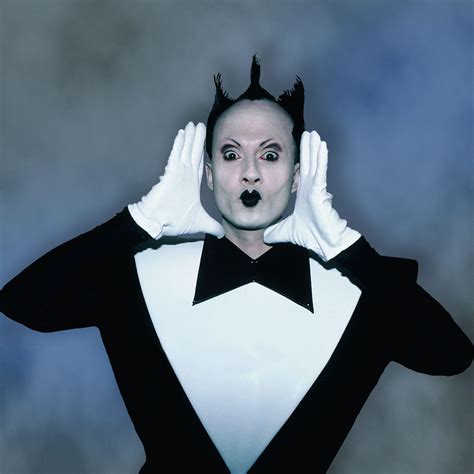 Klaus Nomi atvaizdas su Tin Woodman elementais