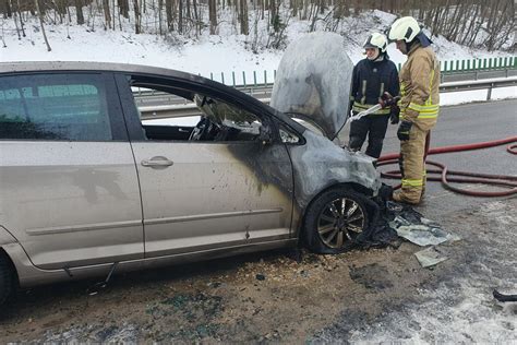 Automobilis važiuojantis sunkioje bekelės sąlygomis