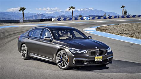 BMW M760Li xDrive sedano nuotrauka