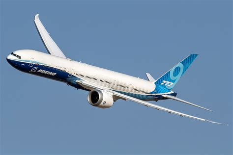 Boeing 777X orlaivio nuotrauka ore