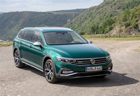 VW Passat vairuotojas jaučia vairo drebėjimą važiuojant greitkeliu