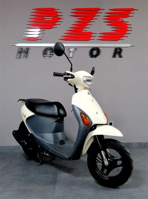 Suzuki Lets 2003 m. modelio priekinė dalis su integruotais žibintais