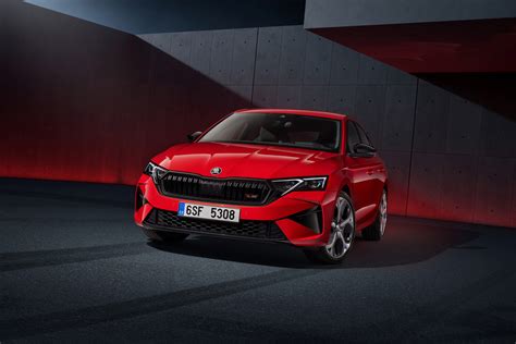 Škoda Octavia RS automobilio priekio vaizdas su LED žibintais
