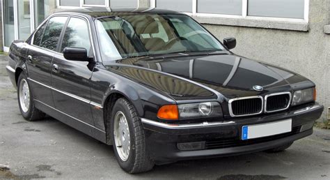 BMW 7 serijos (E38) eksterjero nuotrauka