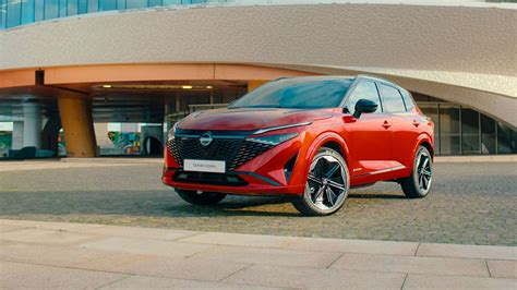 Atnaujinto „Nissan Qashqai“ priekiniai LED žibintai ir „V-motion“ grotelės