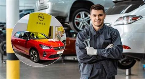 Tematinė nuotrauka: mechanikas remontuoja „Opel“ automobilį servise