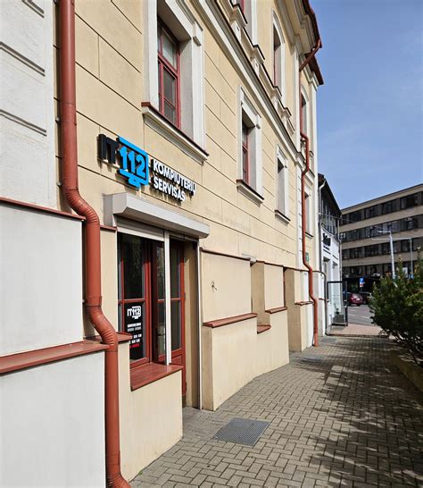 Juta parduotuvės ir serviso fasadas