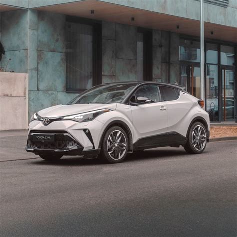 Toyota ir Lexus atstovybes pastato fasadas