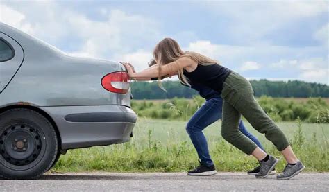 Nuotrauka, vaizduojanti susidėvėjusią arba lūžusią automobilio spyruoklę