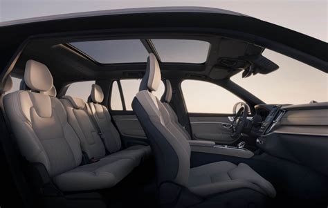 Volvo XC90 interjero nuotrauka su centrine konsole