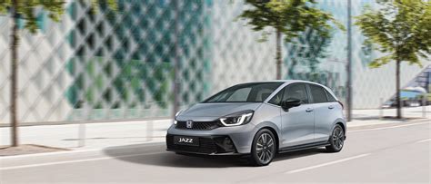 Vaizdas su Honda Jazz automobilio nuotrauka iš priekio ir šono