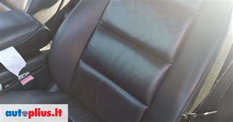 Automobilio salonas su matomais nešvarumais