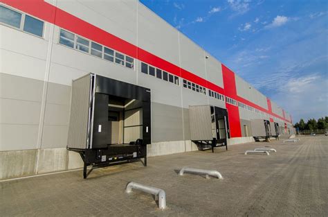 Modernus logistikos centro mokymo pastatas ir transportas