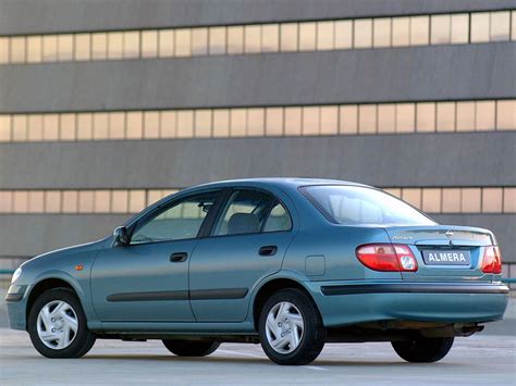 Infografika: Nissan Almera II (N16) variklių palyginimas ir pagrindiniai techniniai duomenys