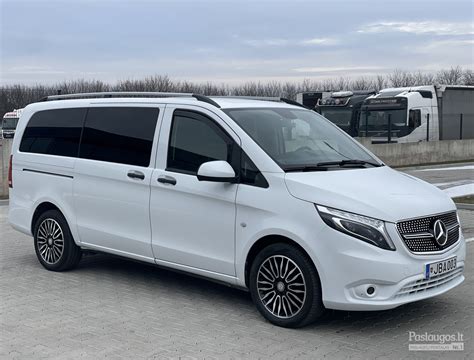 Keleivinio mikroautobuso, tokio kaip Mercedes-Benz Vito, prabangaus salono vaizdas