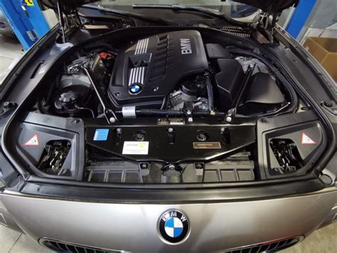 BMW subwooferio montavimas po sėdyne