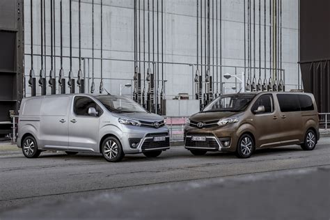 Toyota Proace furgono ir Proace Verso keleivinio automobilio nuotrauka