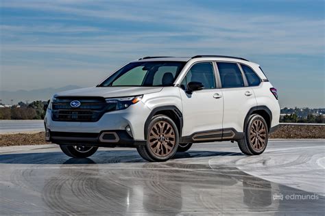 Subaru Forester važiuoja bekele