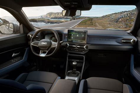 The interior of the new Dacia Duster featuring the 10.1-inch multimedia screen and YOUCLIP system