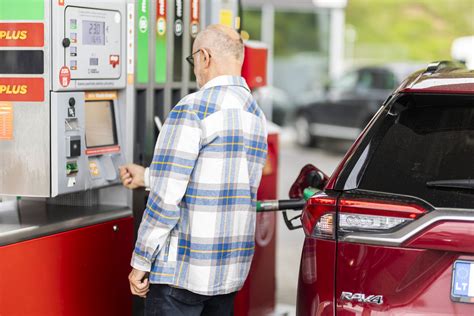 Degalų kolonėlė su 95 ir 98 benzino žymėjimais
