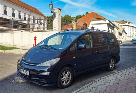 Toyota Previa II salono interjero nuotrauka su sėdynių transformacijos galimybėmis