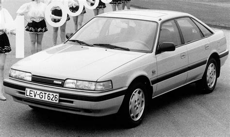 Mazda 626 modelių evoliucijos infografika