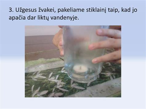 simbolinis vaizdas su žvake ir Biblija