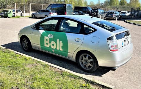 automobilis su Bolt atributika