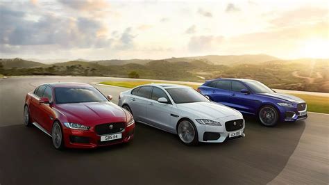 Koliažas su įvairių „Jaguar“ modelių nuotraukomis, pabrėžiantis dizaino tęstinumą