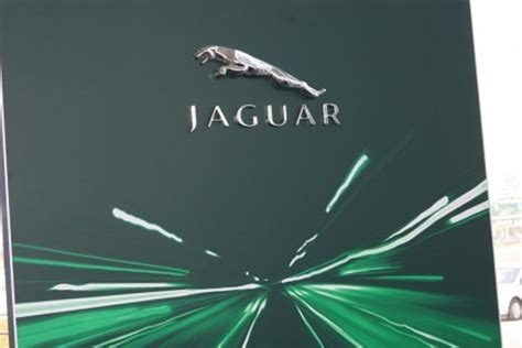 istorinė „Jaguar“ gamyklos ir pirmųjų modelių nuotrauka