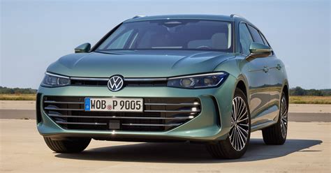 „Volkswagen Passat“ interjero nuotrauka, pabrėžianti erdvę ir prietaisų skydelį
