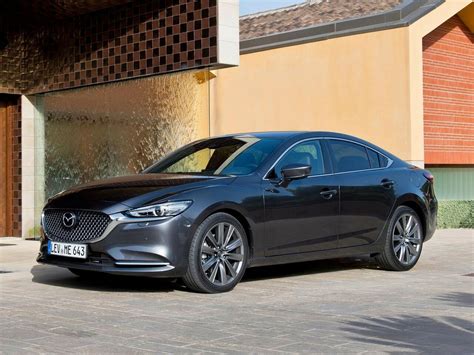 Techninė brėžinys su Mazda 6 matmenimis ir prošvaisa