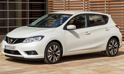 Nissan Pulsar automobilio eksterjeras ir interjeras
