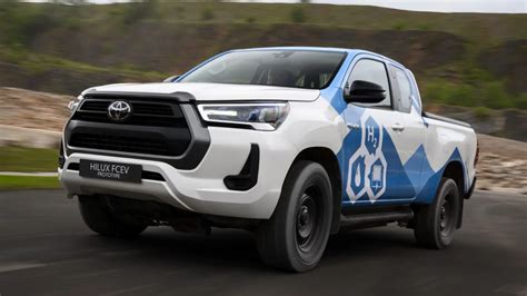 Toyota Hilux su vandenilio kuro elementais koncepcija