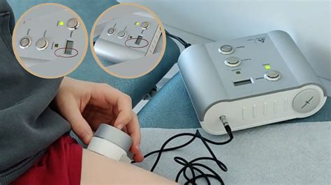 Pacientas atlieka veloergometrijos testą, minant medicininį dviratį su prijungtais elektrodais ir kraujospūdžio matuokliu.