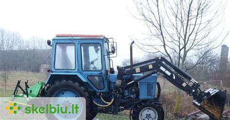 MTZ traktorius su modifikuotu hidrauliniu vairo mechanizmu ir papildomu cilindru