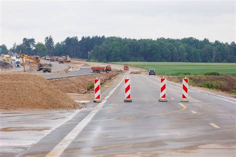 Nuotrauka: E. Grinaveckas - kelio Vilnius-Panevėžys remonto darbų perdavimo akto pasirašymas
