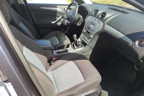 „Ford Mondeo“ interjero nuotrauka, pabrėžianti salono komfortą